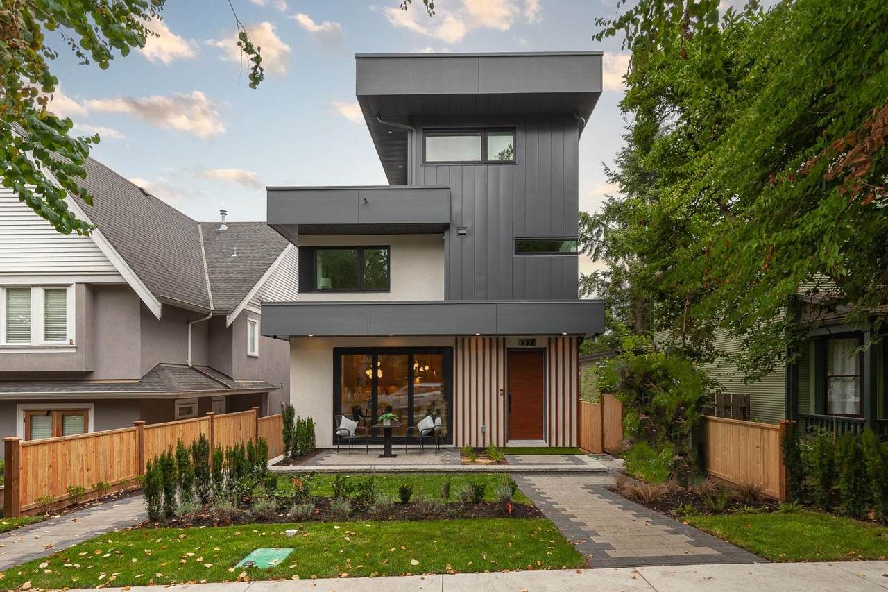 557 7TH Avenue - Photo 1