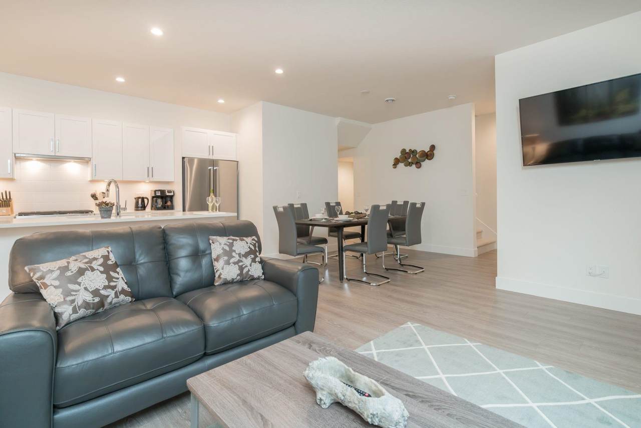 16433 19 Avenue - Photo 1