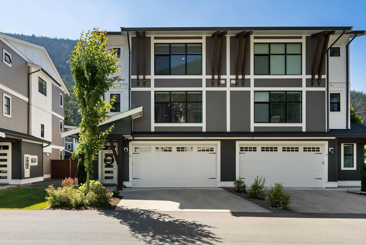 386 Pine Avenue - Photo 1
