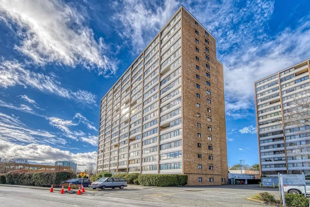 6651 Minoru Boulevard - Photo 1