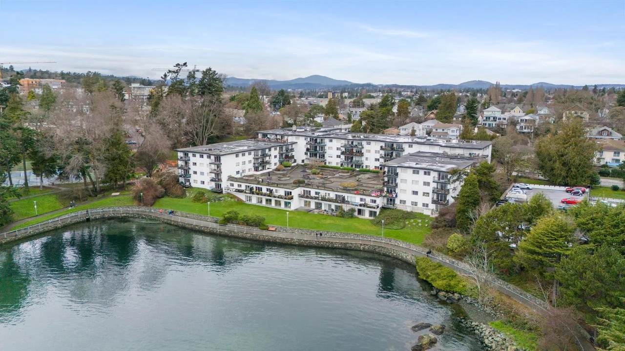 707 Esquimalt Road - Photo 1