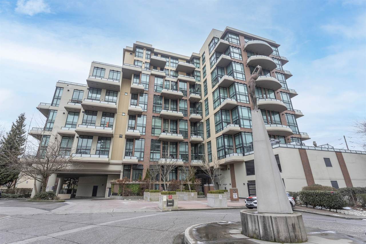 10 Renaissance Square - Photo 1