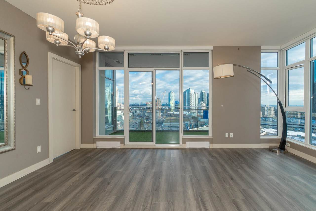 4688 Kingsway - Photo 1