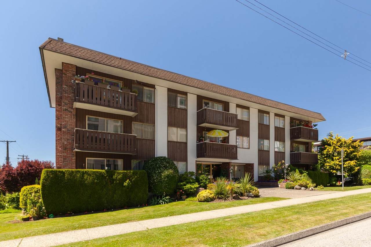 1345 Chesterfield Avenue - Photo 1