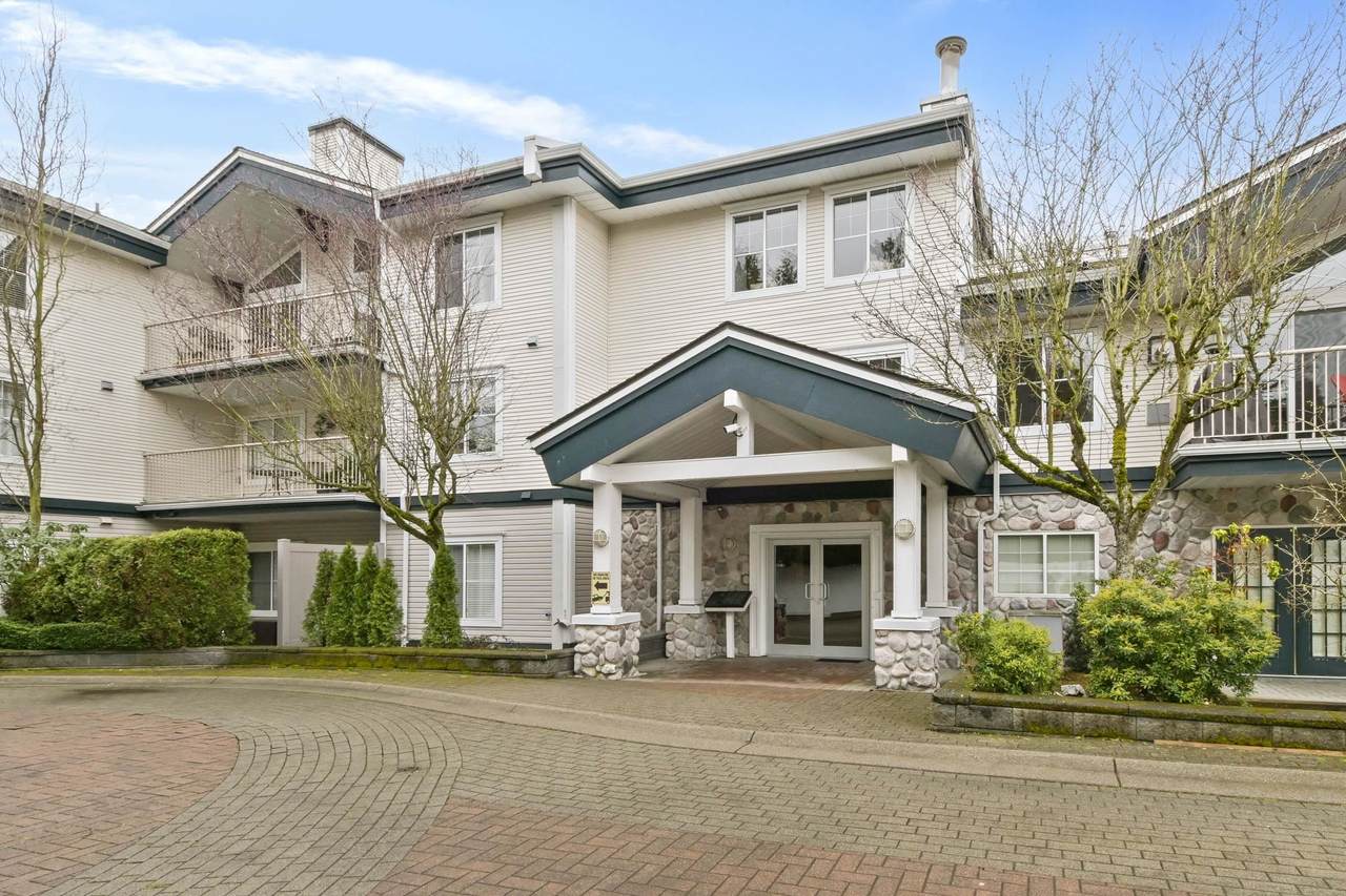 15298 20 Avenue - Photo 1