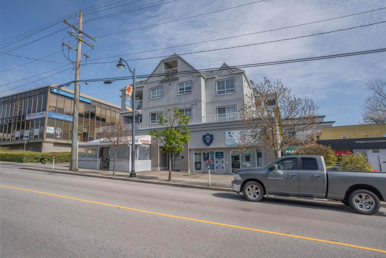 723 Twelfth Street - Photo 1