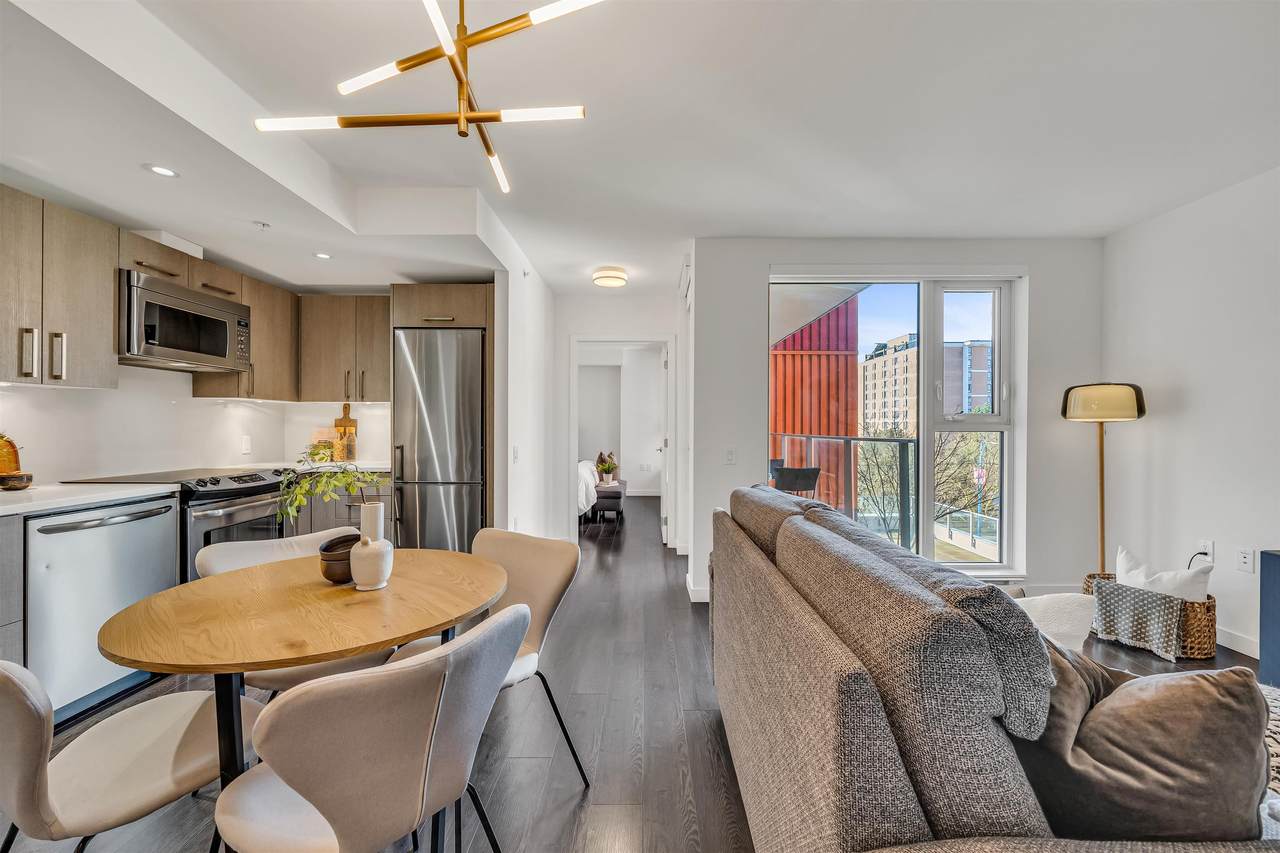 983 Hastings Street - Photo 1