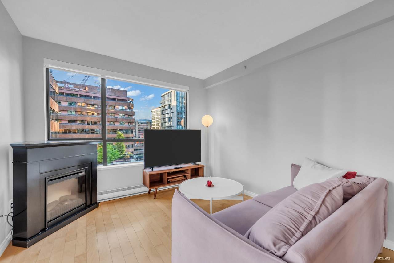1189 Howe Street - Photo 1
