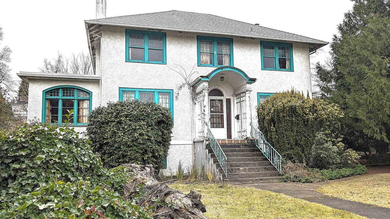 1051 Laurier Avenue - Photo 1