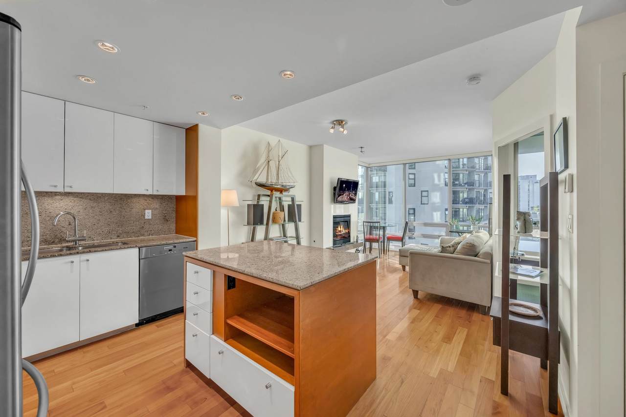 1005 Beach Avenue - Photo 1