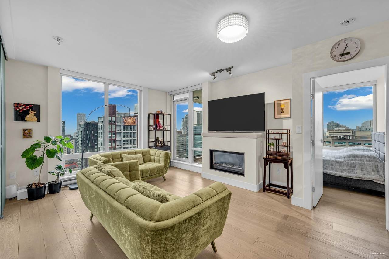 565 Smithe Street - Photo 1