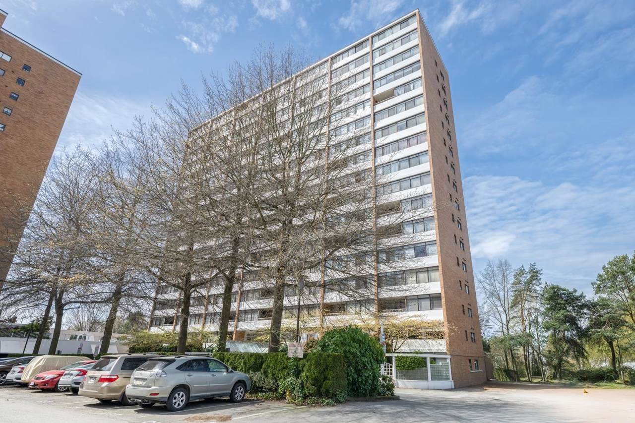6611 Minoru Boulevard - Photo 1