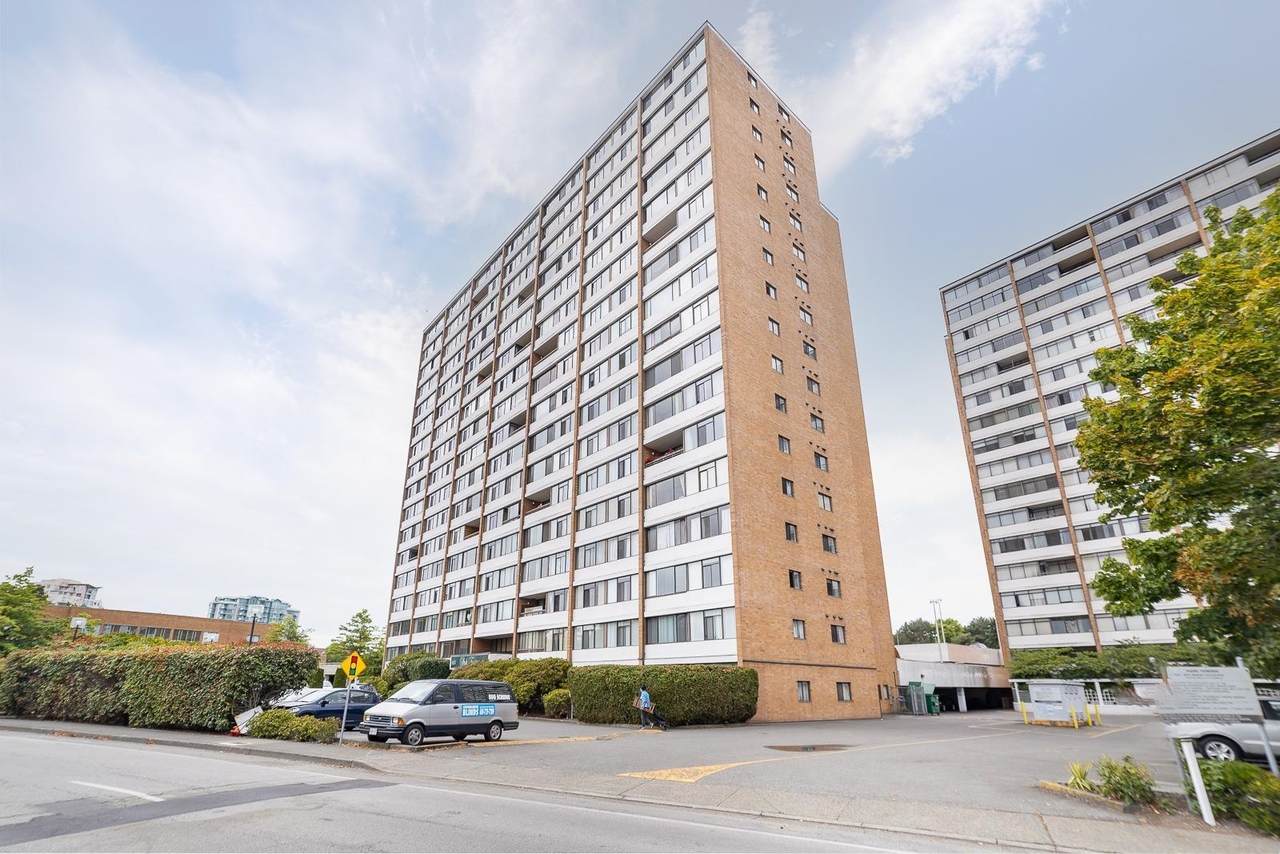 6651 Minoru Boulevard - Photo 1