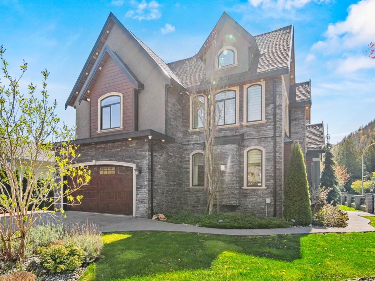 220 Balsam Avenue - Photo 1