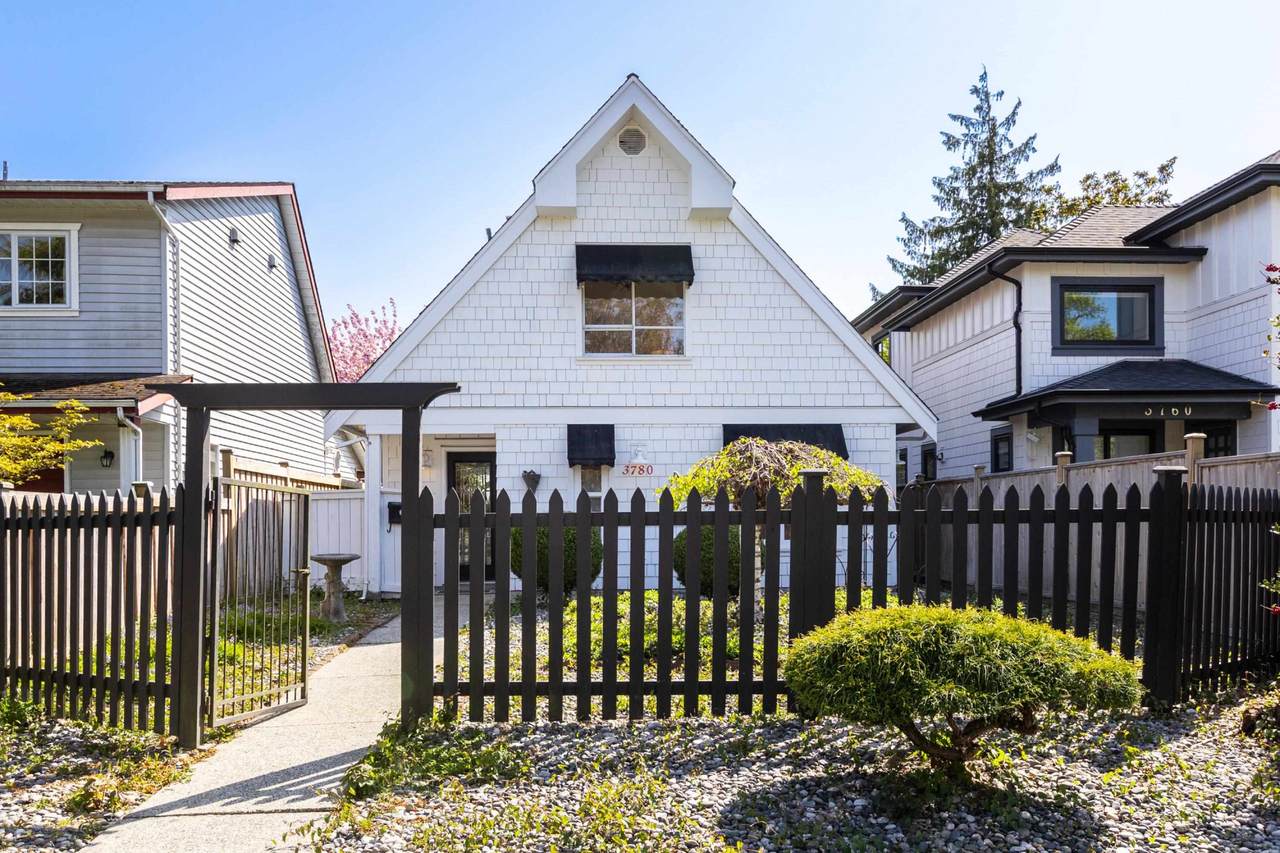 3780 Shuswap Avenue - Photo 1