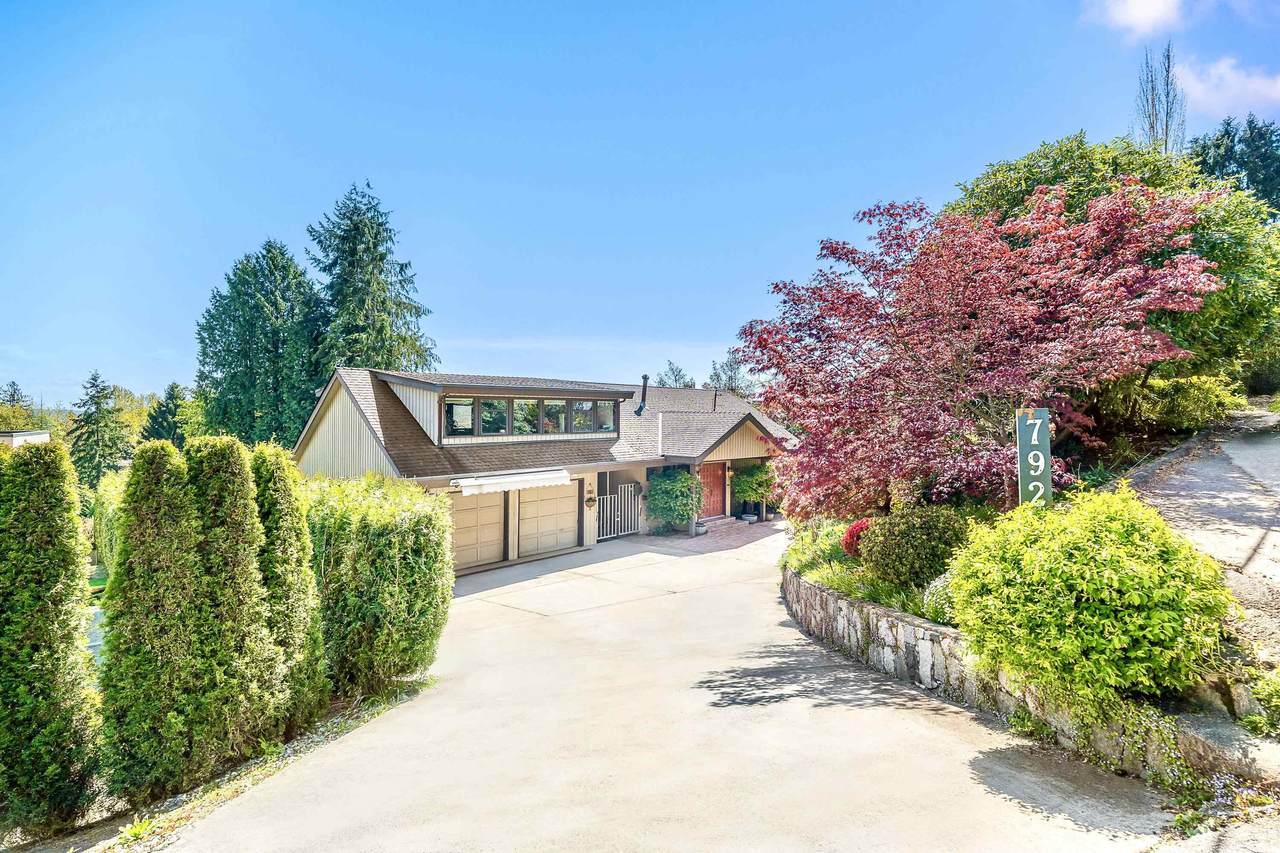 792 Anderson Crescent - Photo 1