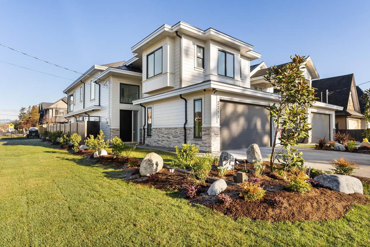 3711 Garry Street - Photo 1