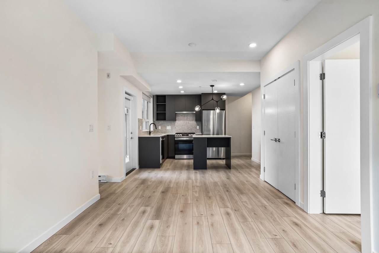 7920 206 Street - Photo 1