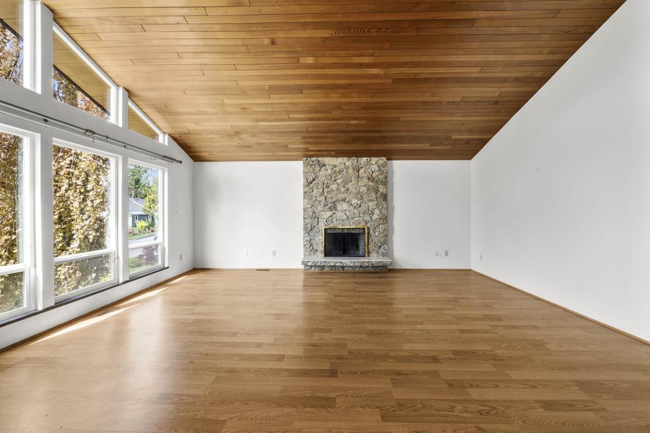 1060 Ayshire Drive - Photo 1