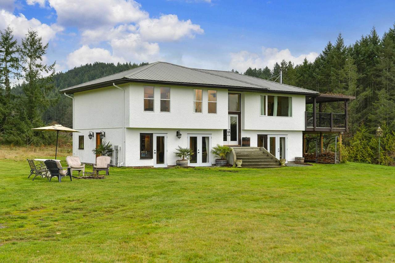 300 Wood Dale Drive - Photo 1