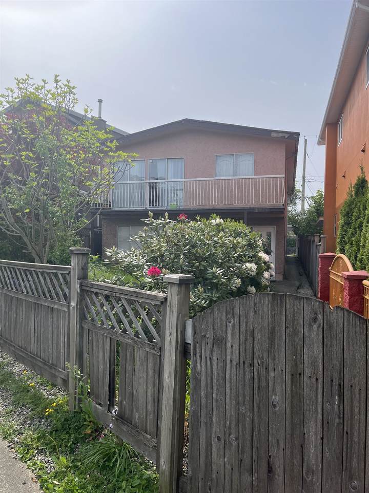 2976 School Avenue - Photo 1