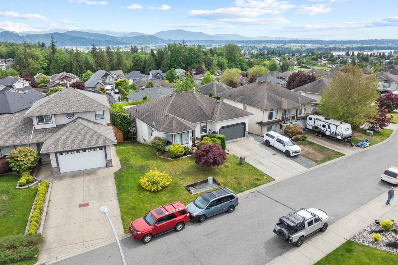 33720 Grewall Crescent - Photo 1