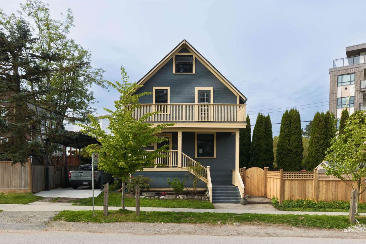 925 19th Avenue - Photo 1