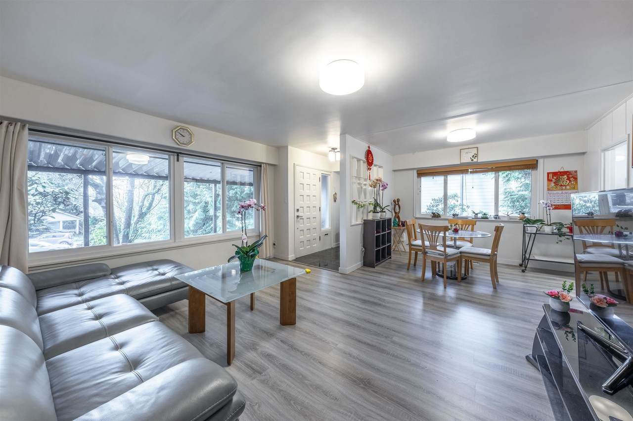 985 Wallace Wynd - Photo 1