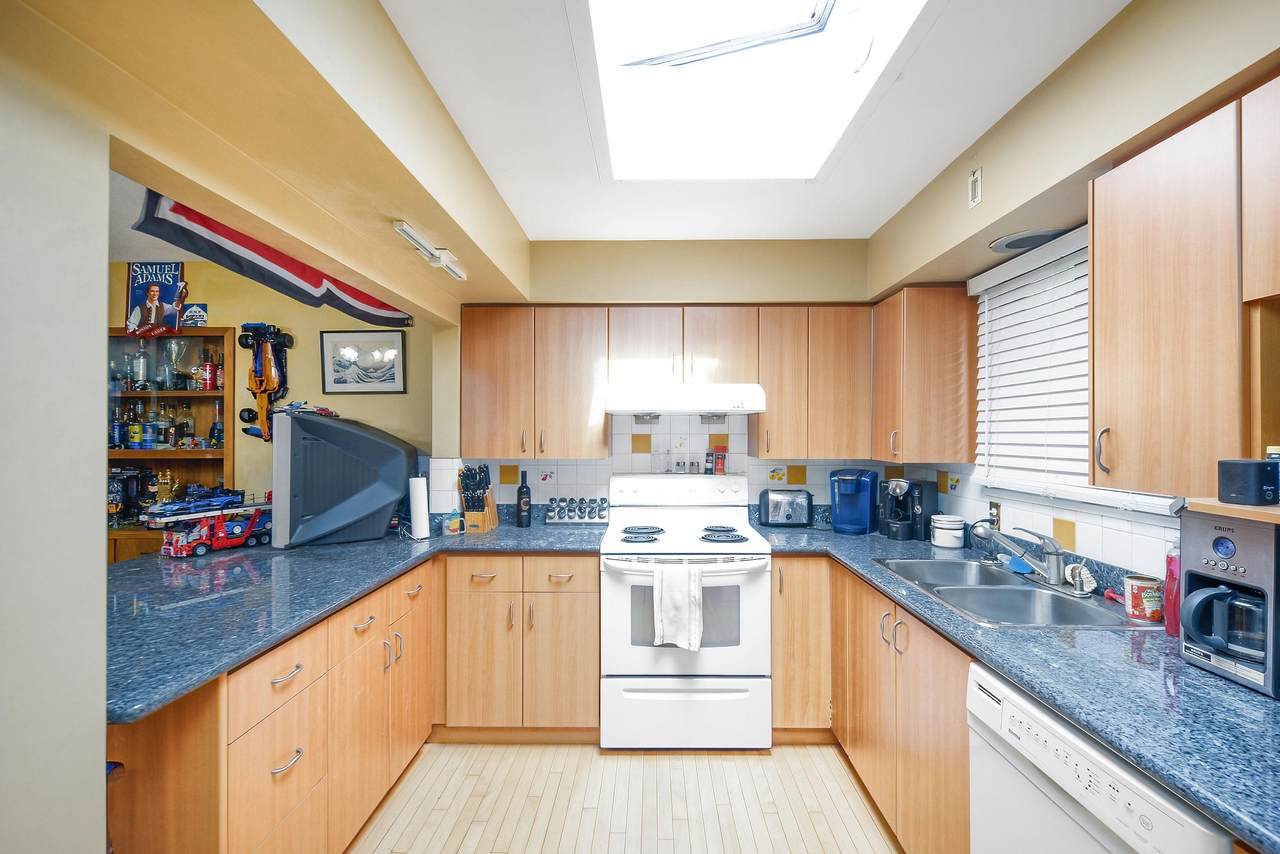 10971 Dennis Crescent - Photo 1