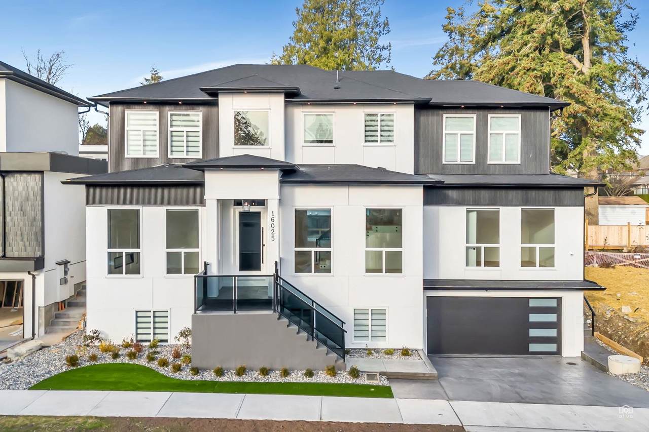 16025 9A Avenue - Photo 1