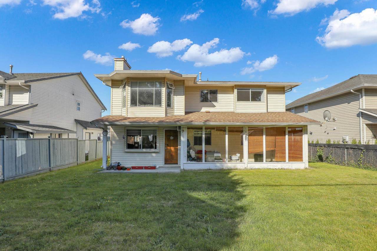 1876 King George Boulevard - Photo 1