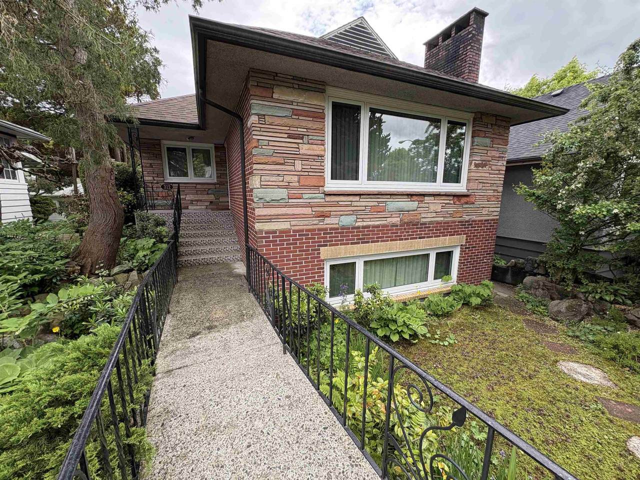 312 46th Avenue - Photo 1