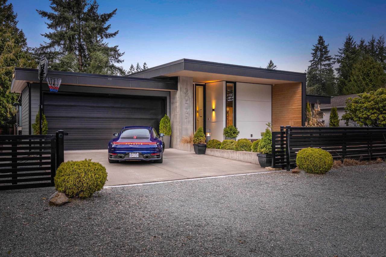 20261 41 Avenue - Photo 1