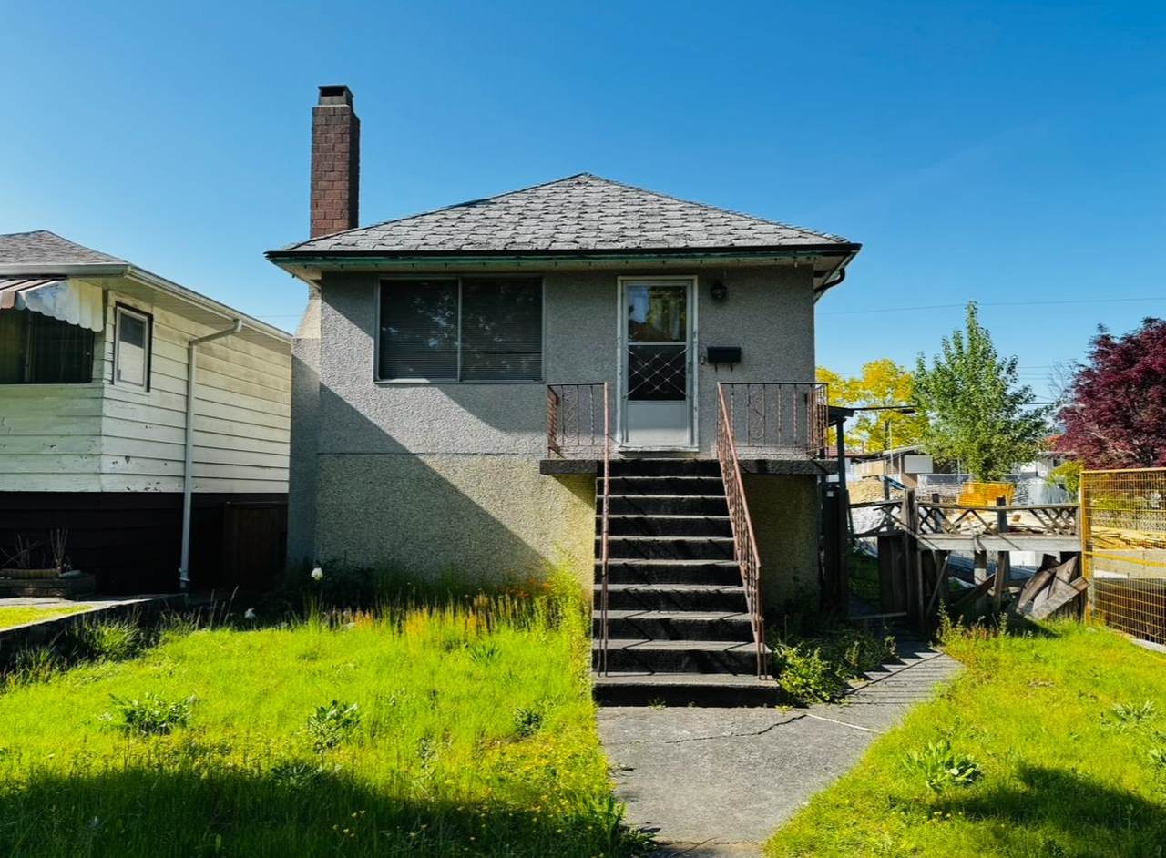 2735 Grant Street - Photo 1