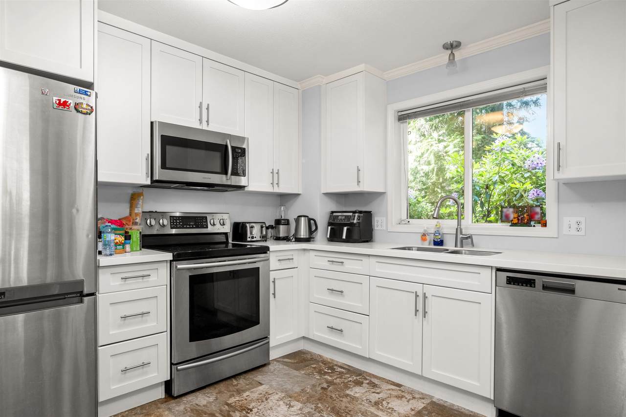 33708 King Road - Photo 1