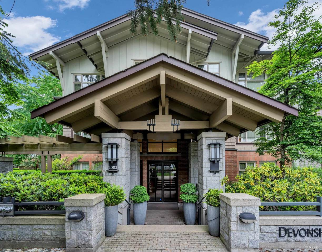 2083 33 Avenue - Photo 1