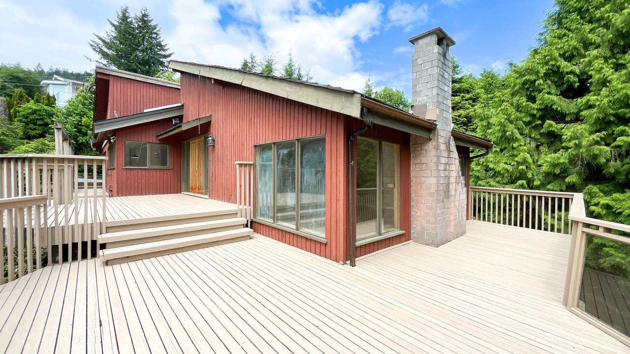 568 St. Andrews Place - Photo 1