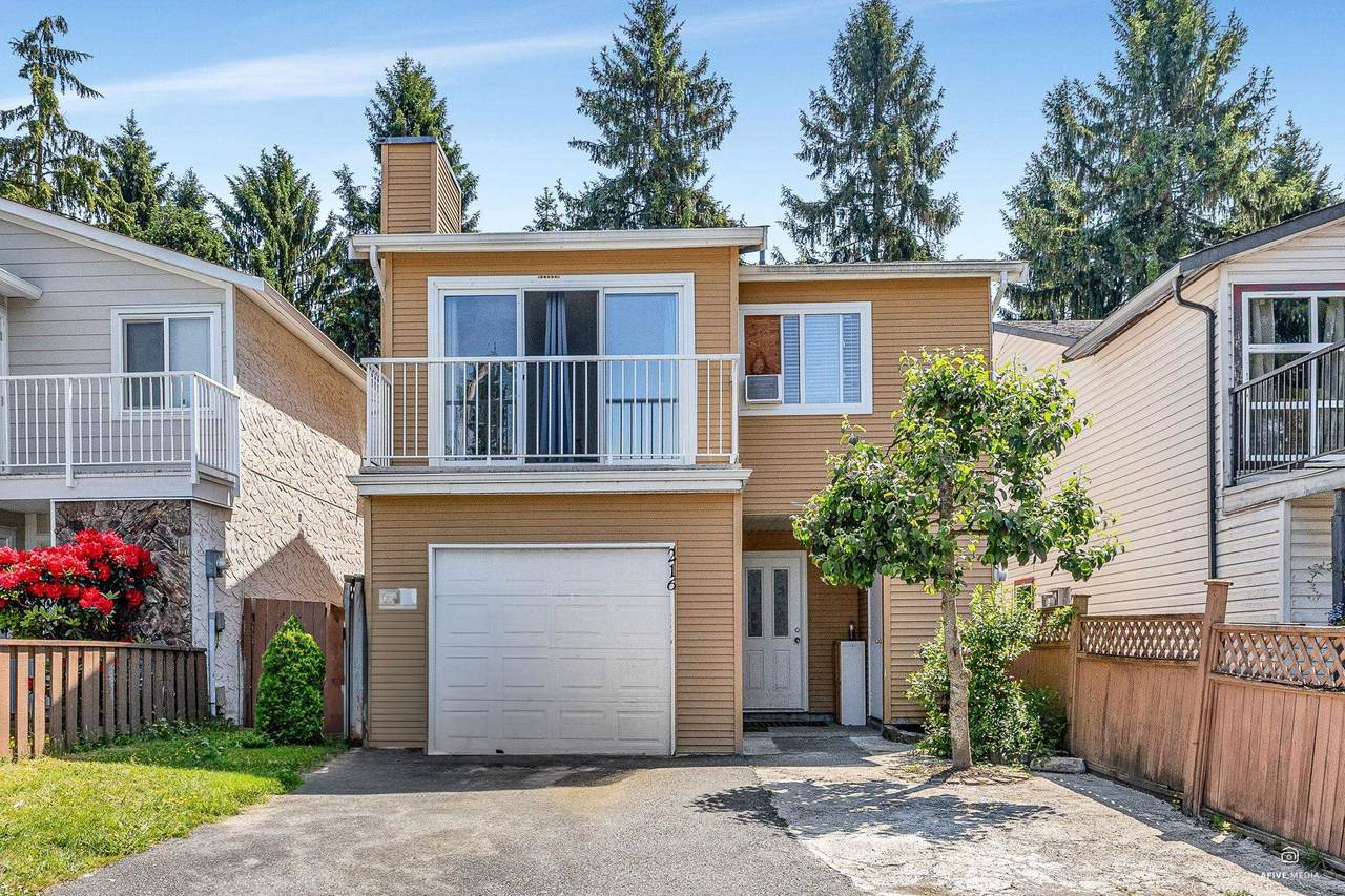 216 Davis Crescent - Photo 1