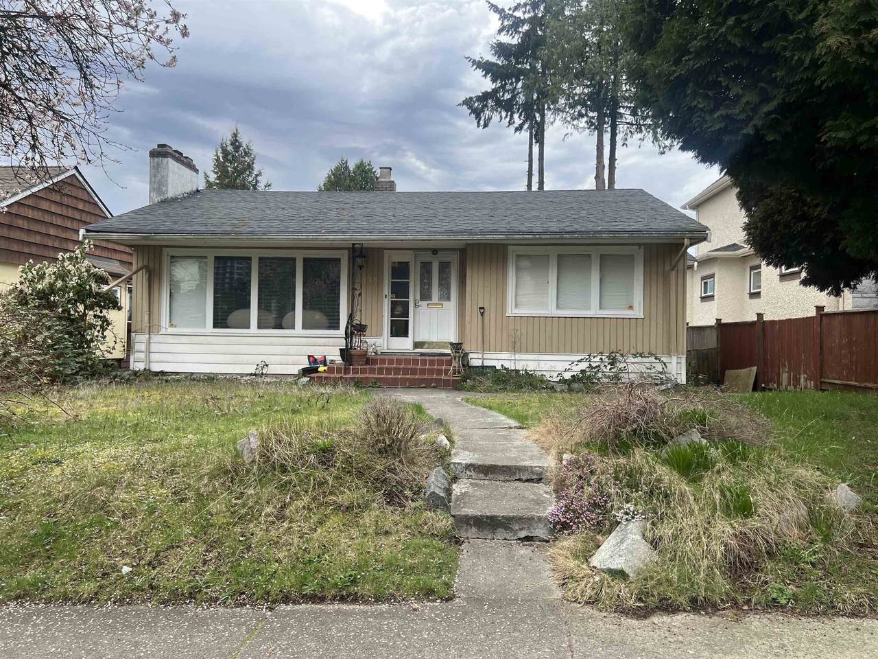 438 45th Avenue - Photo 1