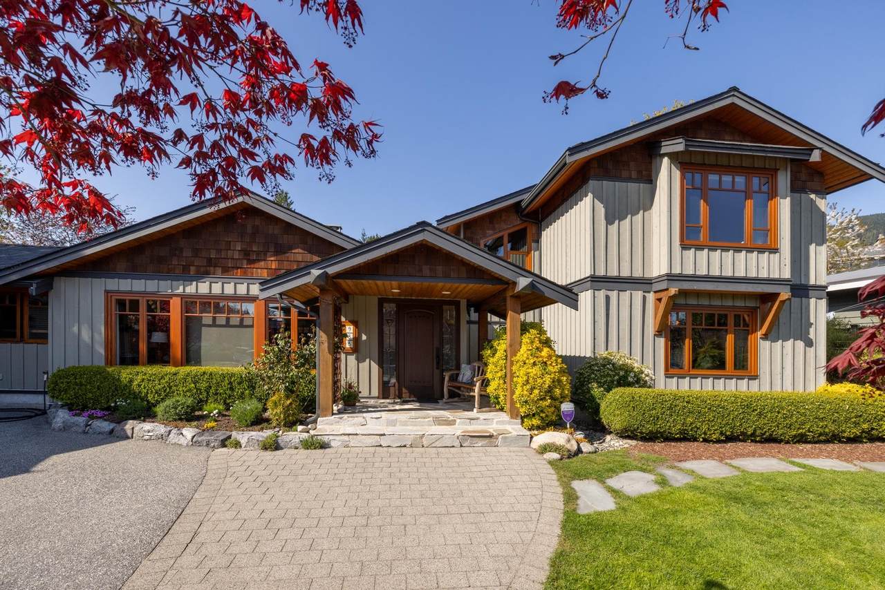986 Tudor Avenue - Photo 1