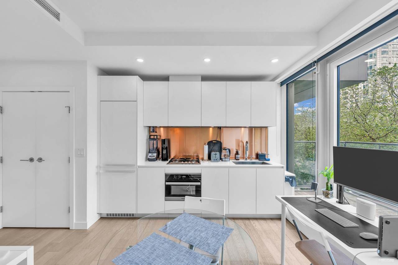 1480 Howe Street - Photo 1