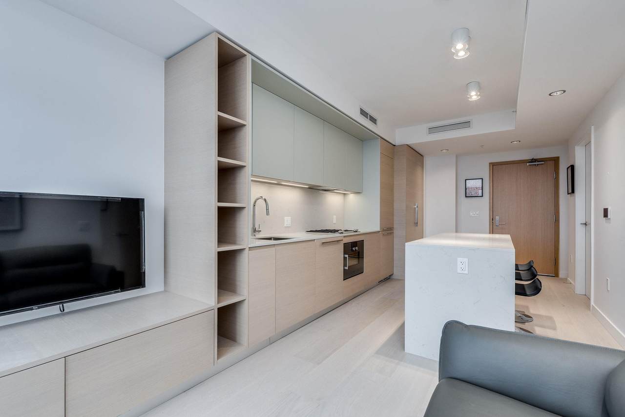 1289 Hornby Street - Photo 1