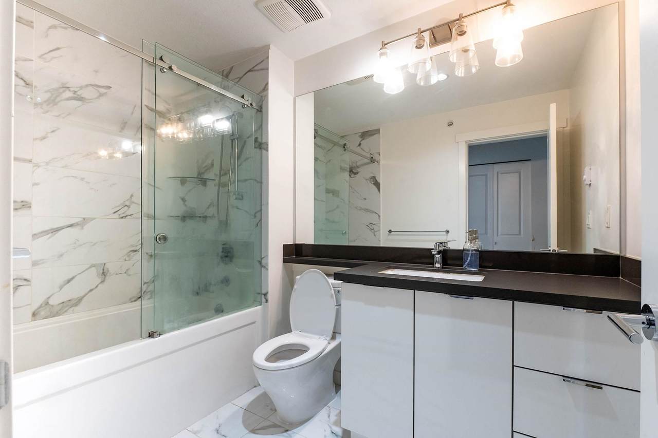 15137 33 Avenue - Photo 1