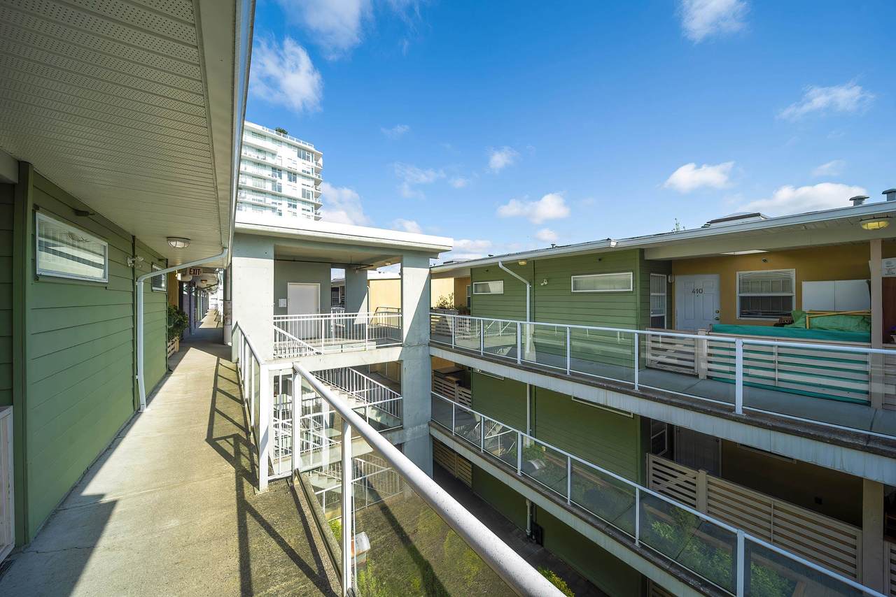 2238 Kingsway - Photo 1