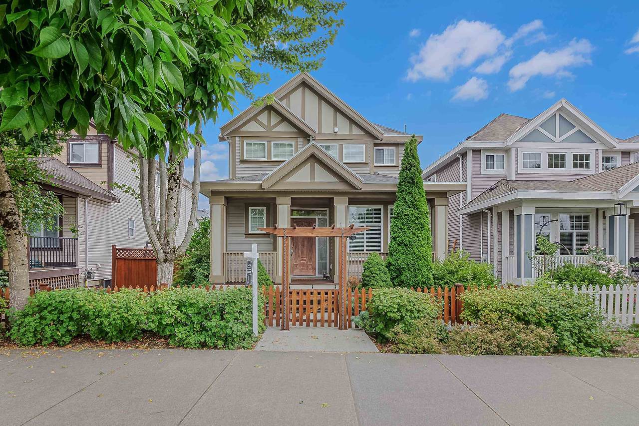 19913 72 Avenue - Photo 1