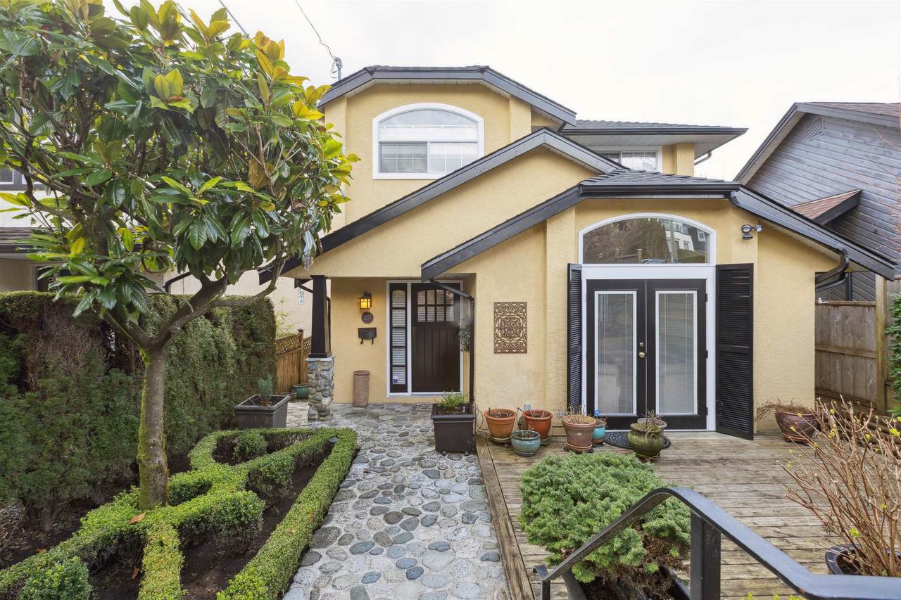 1274 Esquimalt Avenue - Photo 1