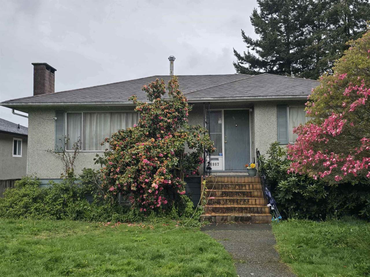 6987 Balmoral Street - Photo 1