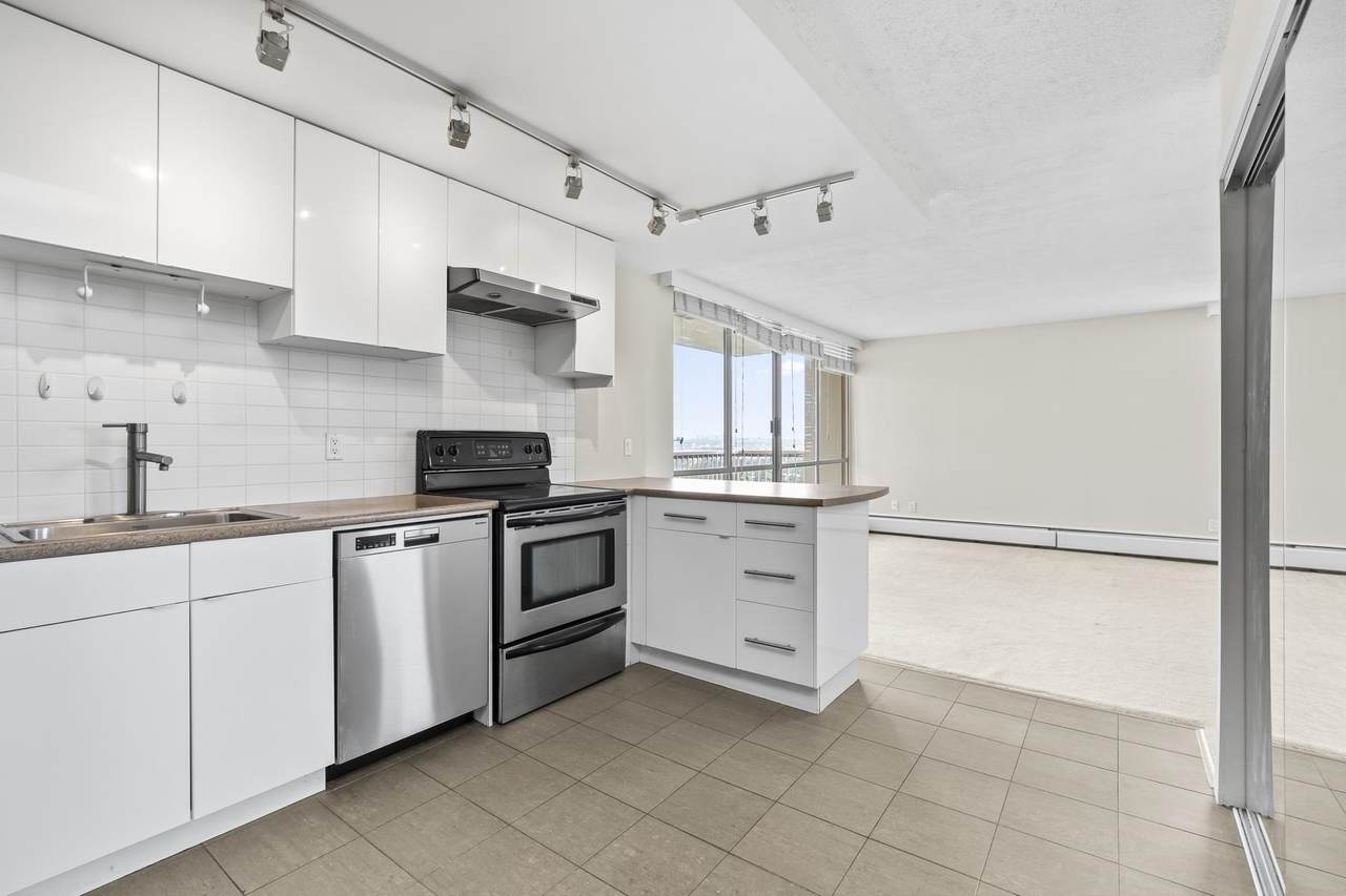 2016 Fullerton Avenue - Photo 1