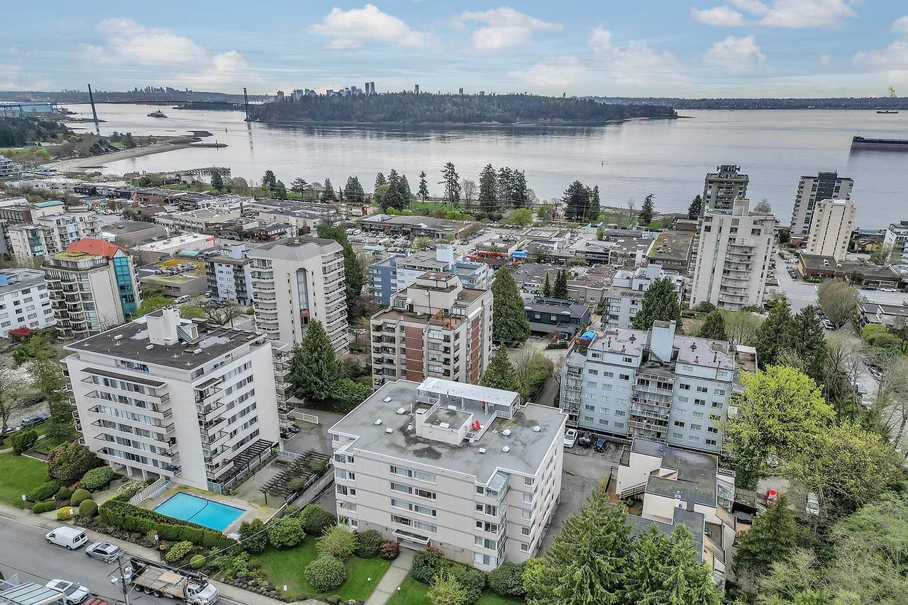 1750 Esquimalt Avenue - Photo 1