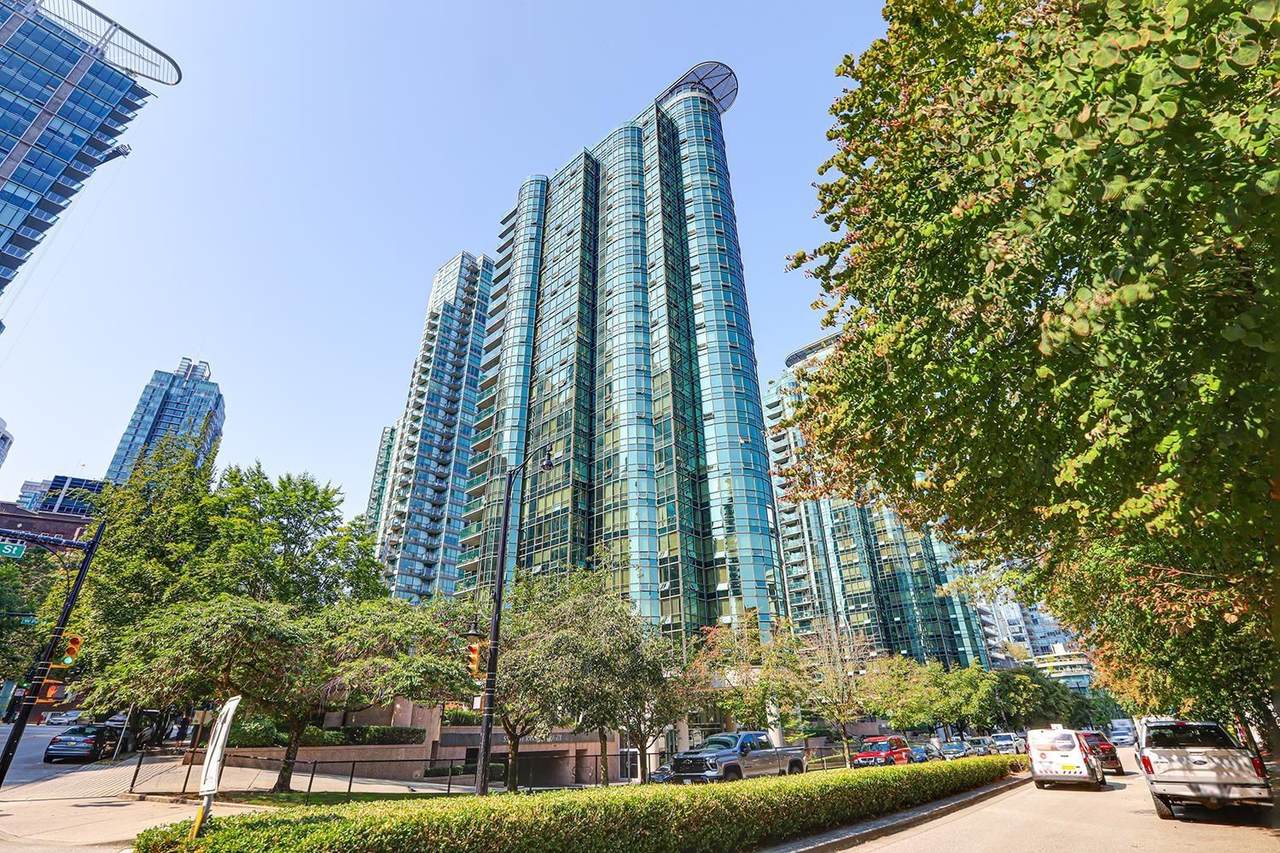 555 Jervis Street - Photo 1